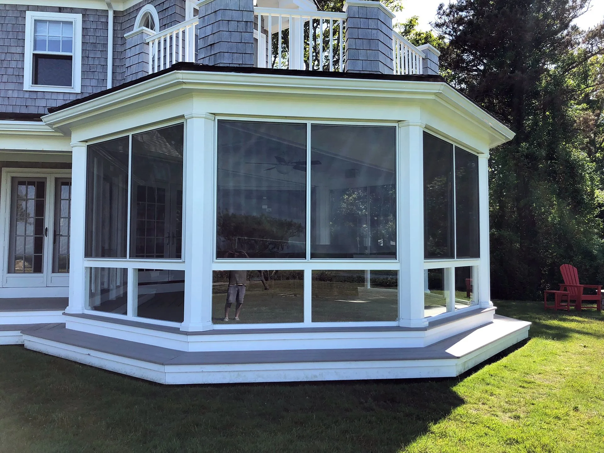 a screened in porch on the side of a house